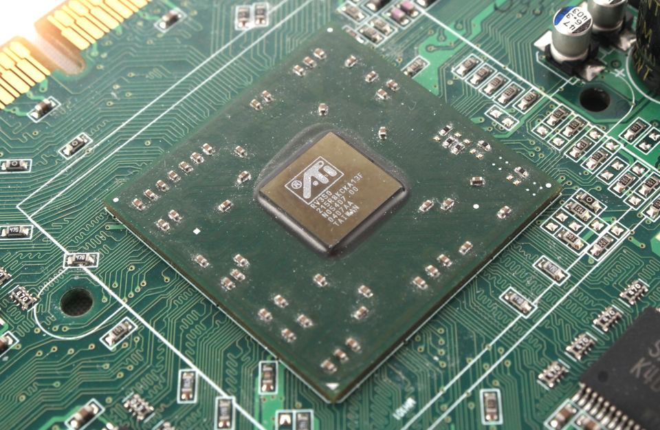 View 4 view of ATI Radeon 9600 board