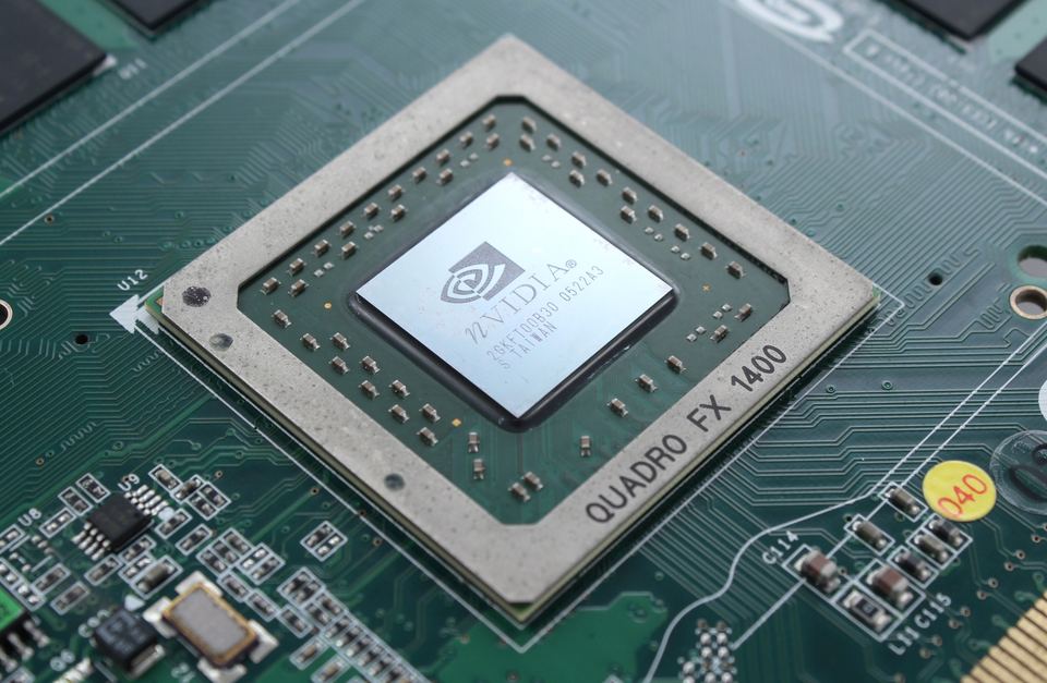 Chip close-up on nVidia Quadro FX1400 board